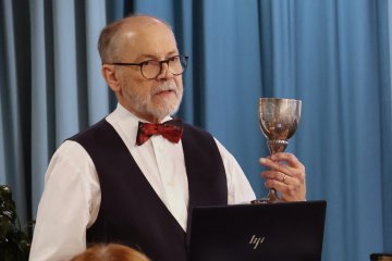 Ruedi Gentsch mit dem Liederkranz-Kelch