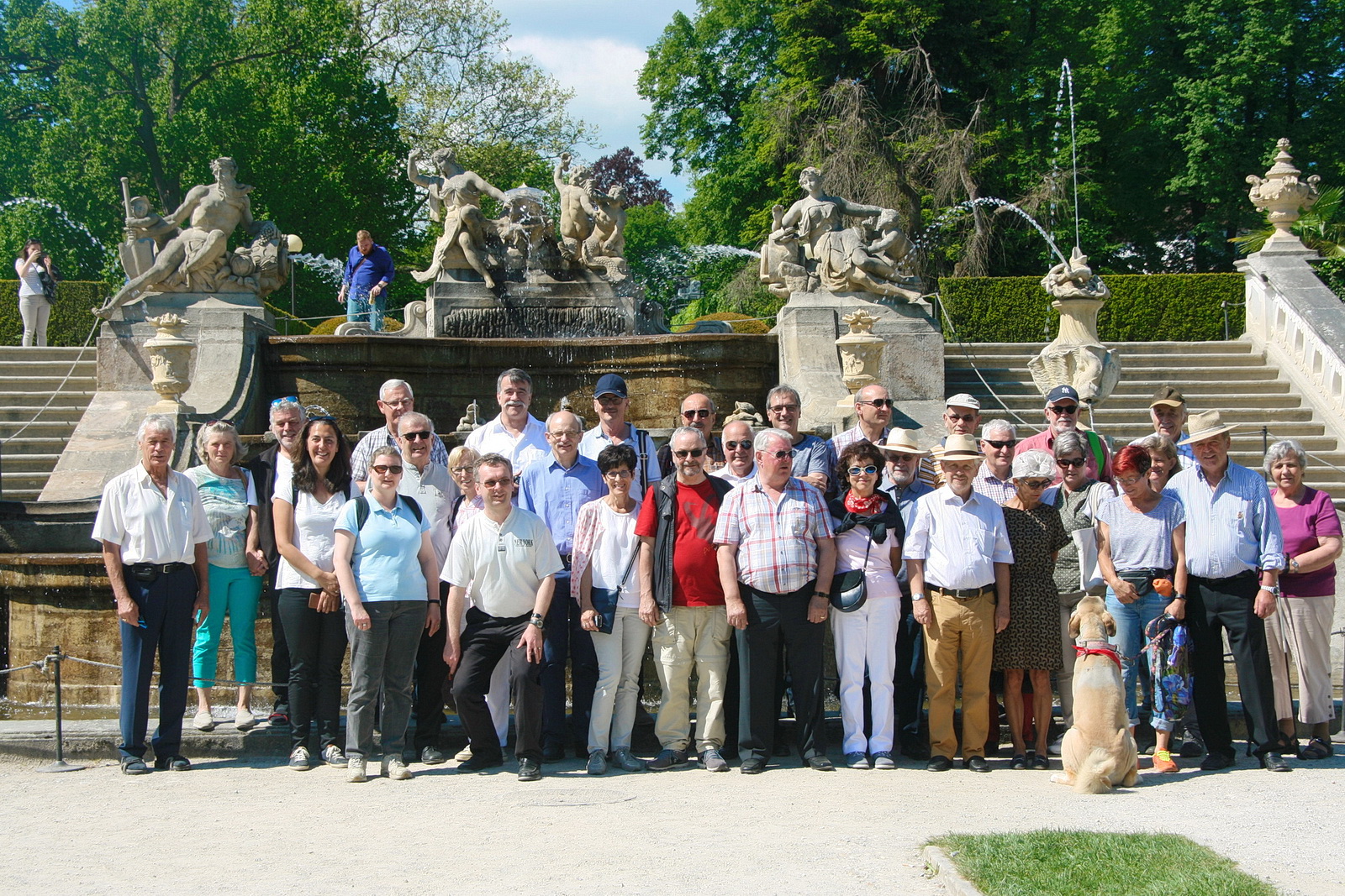 LaO Gruppe vor Brunnen Krumlov